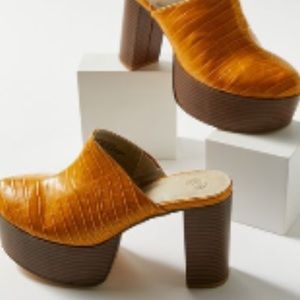 UO Ellie platform mules/ clogs